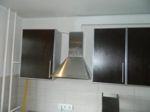 Установка вытяжки на кухне в Малоярославце