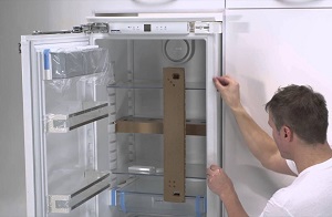 Установка встраиваемого холодильника в Малоярославце